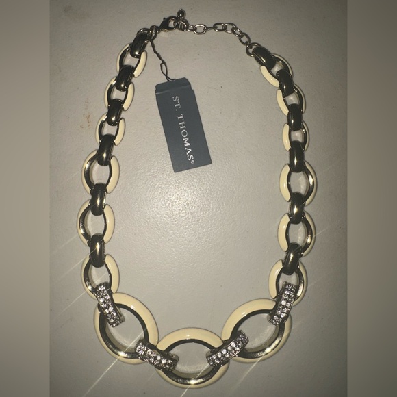 ST. THOMAS Jewelry - NWT Gold and Cream rhinestone Necklace